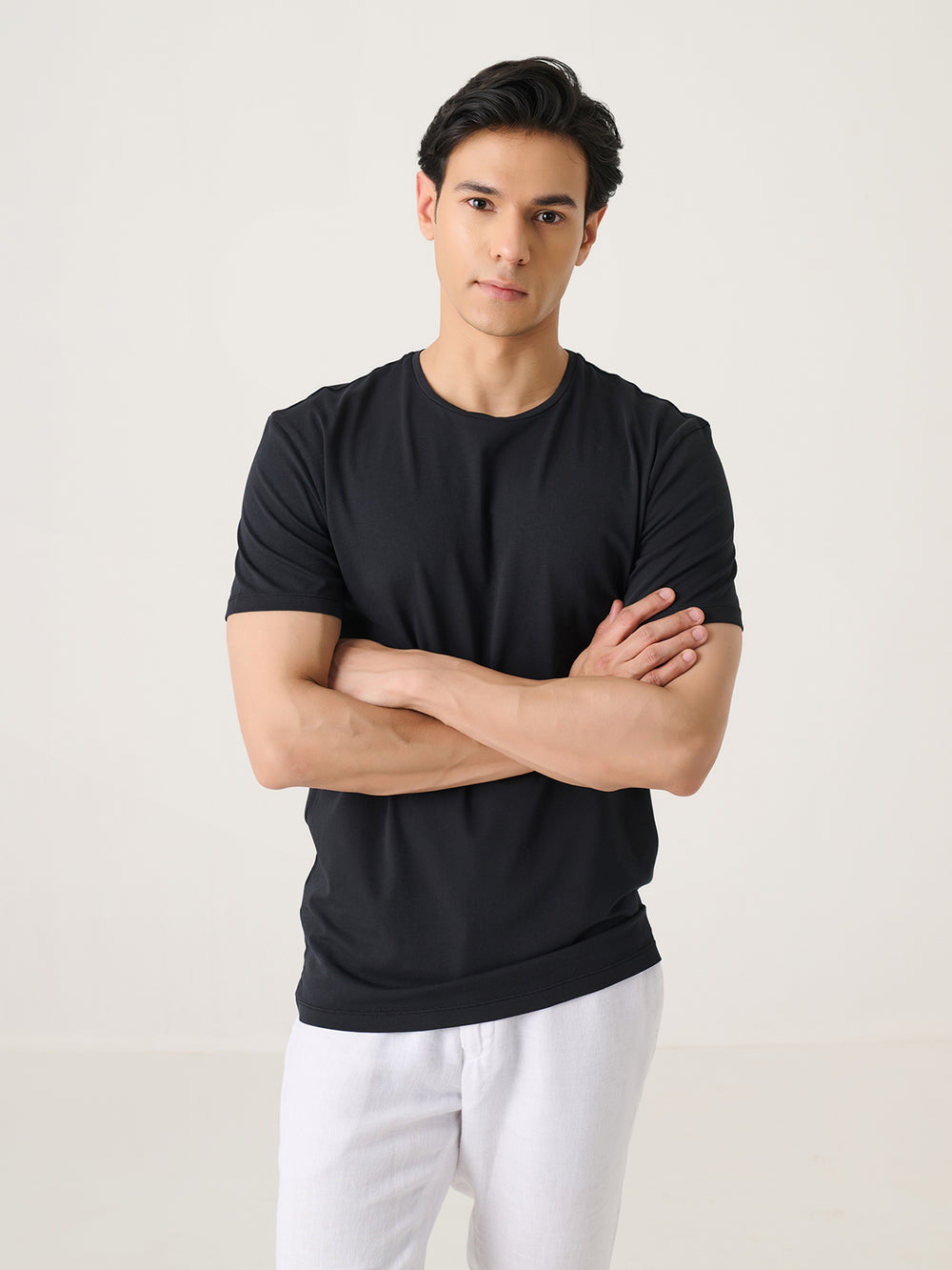 Slim Fit Stretch in Black - front view on model